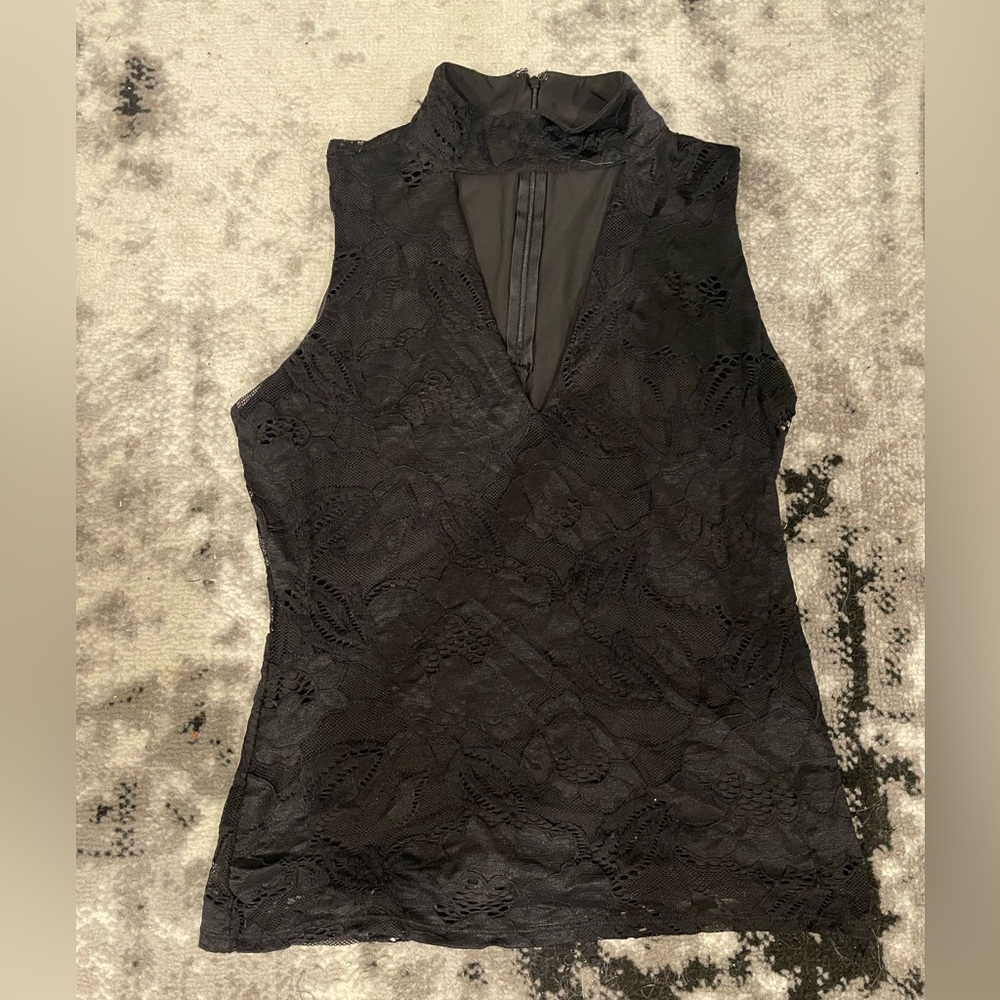 Women’s Guess Cut Out Lace Top (Medium)